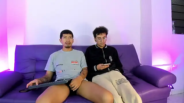 Snapshot of AxelAndJeremy chatting on September 18, 2:57 am AxelAndJeremy online show from September 18, 2:57 am