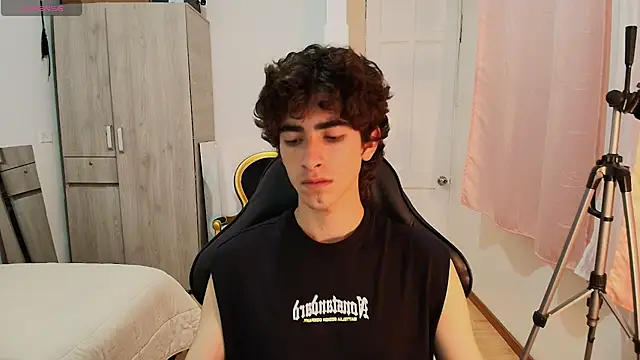 Snapshot of Nude_Boy18 chatting on September 21, 1:51 am Nude Boy18 online show from September 21, 1:51 am