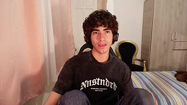 Snapshot of Nude_Boy18 chatting on October 7, 6:10 am Nude Boy18 online show from October 7, 6:10 am