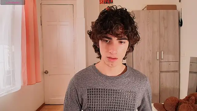 Snapshot of Nude_Boy18 chatting on November 22, 9:25 pm Nude Boy18 online show from November 22, 9:25 pm