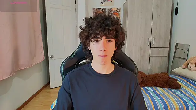 Snapshot of Nude_Boy18 chatting on December 14, 1:11 am Nude Boy18 online show from December 14, 1:11 am