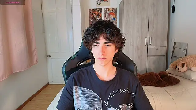 Nude Boy18 online show from December 18, 1:55 am