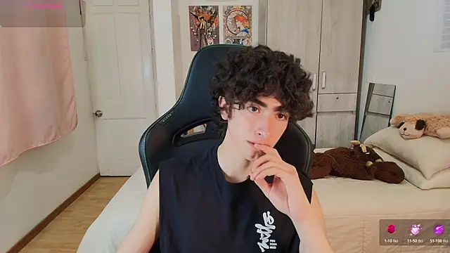 Nude Boy18 online show from April 21, 11:18 pm