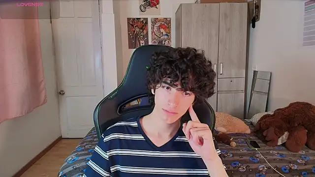 Nude Boy18 online show from April 22, 11:23 am