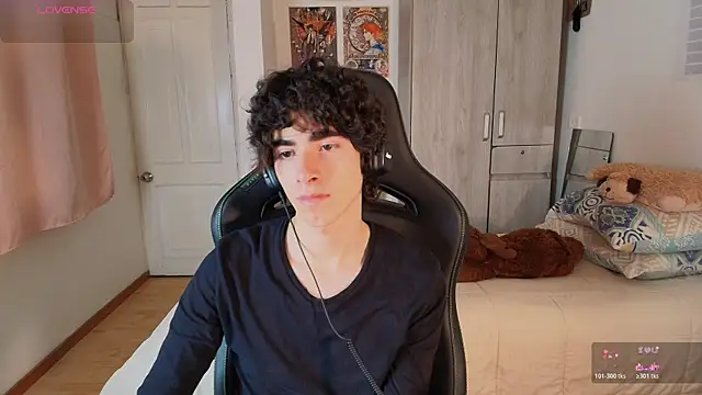 Nude Boy18 online show from April 22, 11:28 pm