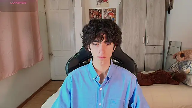 Nude Boy18 online show from April 23, 11:07 pm