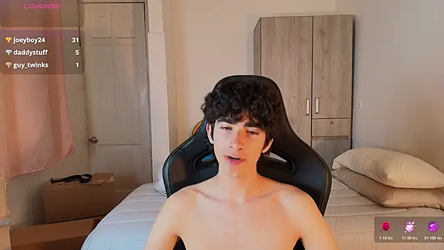 Nude Boy18 online show from June 4, 6:30 am