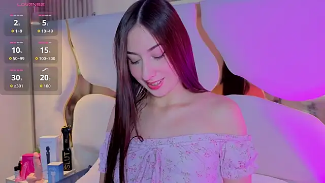 SofiJones  online show from December 4, 9:12 pm