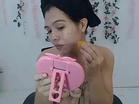 Snapshot of miss_anna094 chatting on September 12, 10:43 pm miss anna094 online show from September 12, 10:43 pm