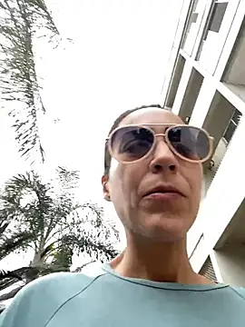 Snapshot of lucioliveira chatting on May 14, 12:45 pm lucioliveira online show from May 14, 12:45 pm