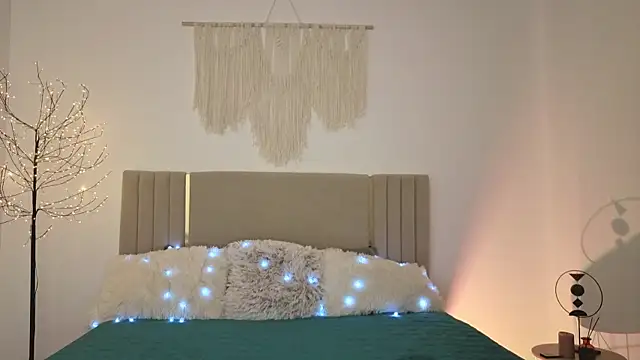 Little mia   online show from April 1, 10:18 pm