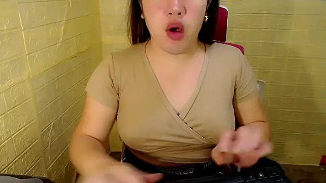 xUrDreamSlutWhore online show from November 4, 10:09 pm