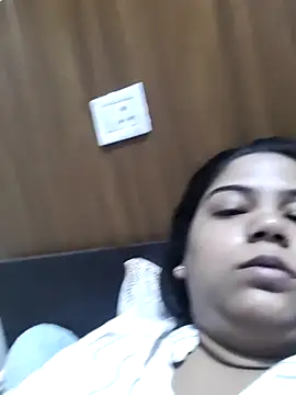 pari hotty online show from October 14, 8:37 am