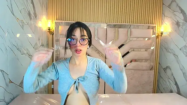 Snapshot of zoe_r_ chatting on October 8, 3:04 am zoe r online show from October 8, 3:04 am