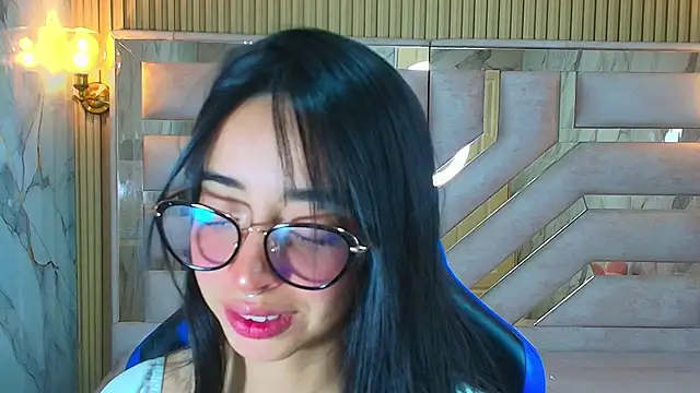 Snapshot of zoe_r_ chatting on October 16, 3:29 am zoe r online show from October 16, 3:29 am