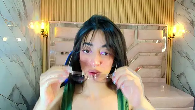 Snapshot of zoe_r_ chatting on October 25, 3:25 am zoe r online show from October 25, 3:25 am