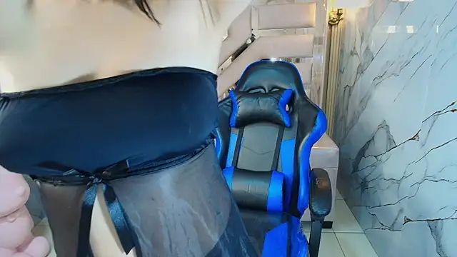 Snapshot of zoe_r_ chatting on November 13, 3:16 am zoe r online show from November 13, 3:16 am