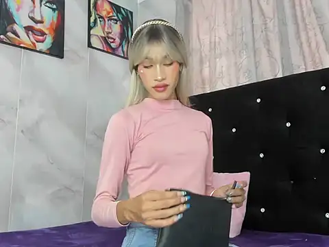 Snapshot of samara_novice18 chatting on September 26, 6:56 pm samara novice18 online show from September 26, 6:56 pm