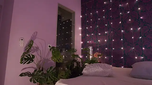 CherrRoses online show from October 12, 4:50 pm