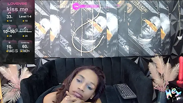 Snapshot of Lilmisbaddyxxx chatting on November 4, 4:11 am Lilmisbaddyxxx online show from November 4, 4:11 am