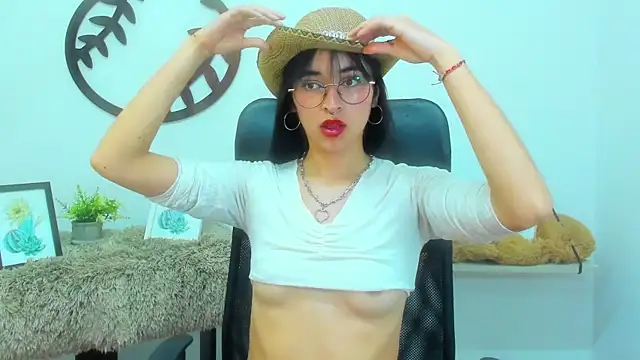 Snapshot of _Amatista_Fire chatting on October 22, 2:06 pm  Amatista Fire online show from October 22, 2:06 pm