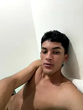 Snapshot of Tylerffoxx chatting on October 14, 8:04 am Tylerffoxx online show from October 14, 8:04 am