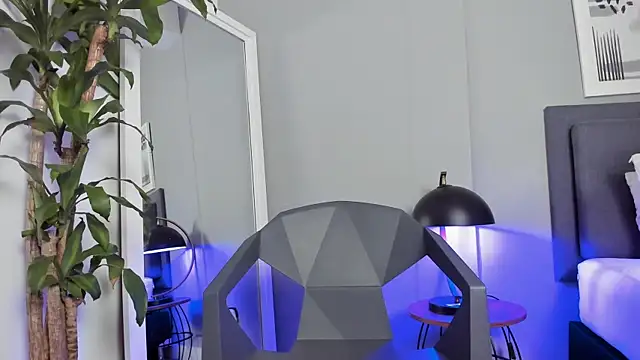 Tylerffoxx online show from October 26, 8:37 pm