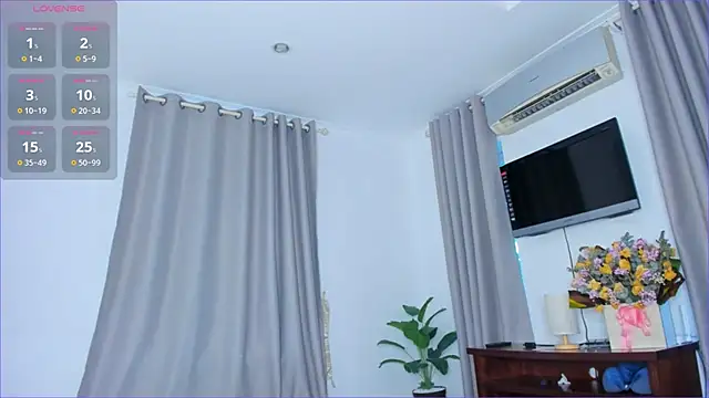 Snapshot of Amy_Loveme chatting on November 8, 12:22 am Amy Loveme online show from November 8, 12:22 am