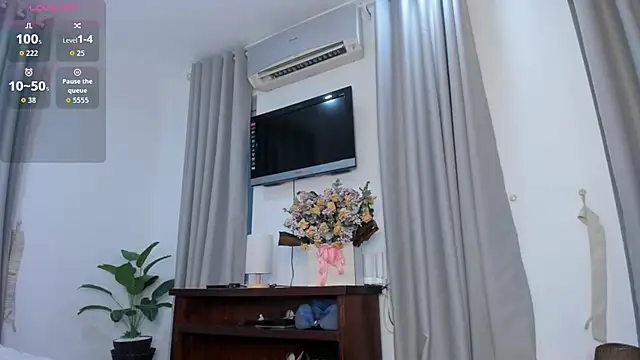 Snapshot of Amy_Loveme chatting on November 19, 12:10 am Amy Loveme online show from November 19, 12:10 am