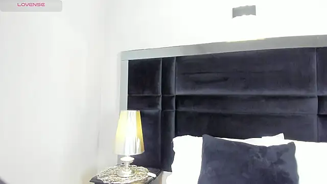 CarolineLee  online show from March 31, 10:32 pm