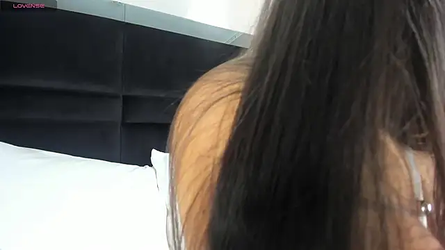 CarolineLee  online show from April 21, 10:34 pm