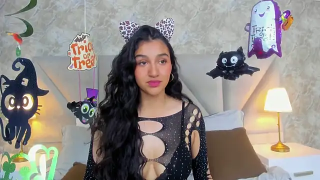 ValentiinaCruz online show from October 31, 10:55 pm