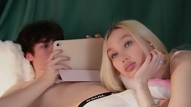 cuteleraay online show from March 27, 5:01 pm