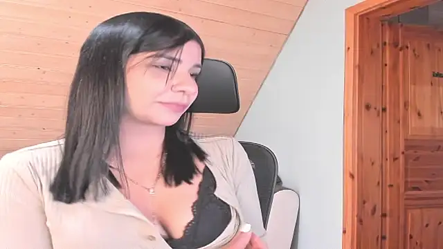 Laura-angeel online show from March 5, 7:15 am