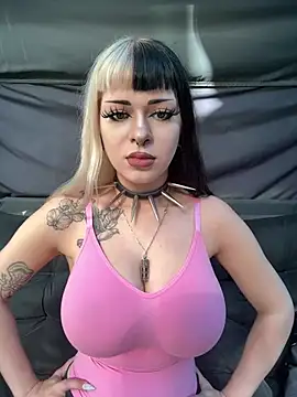 Snapshot of Paige_Turner chatting on August 6, 10:00 pm Paige Turner online show from August 6, 10:00 pm