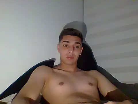 Snapshot of Linkimoli chatting on May 3, 3:23 am Linkimoli online show from May 3, 3:23 am