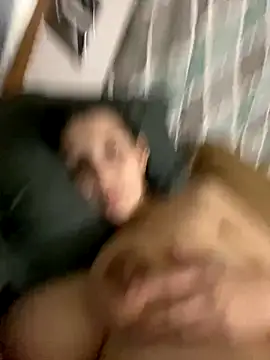 Snapshot of madsdeluxe chatting on October 26, 12:27 am madsdeluxe online show from October 26, 12:27 am