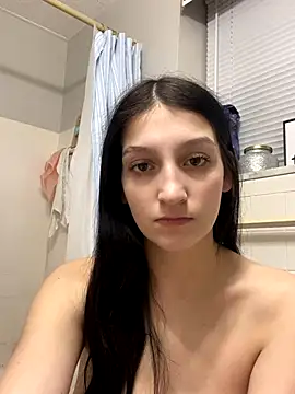 Snapshot of madsdeluxe chatting on December 5, 1:47 am madsdeluxe online show from December 5, 1:47 am