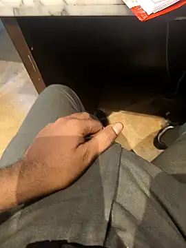 hotboy43339 online show from November 2, 2:25 am