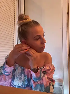 BrumeLove online show from May 28, 7:49 am