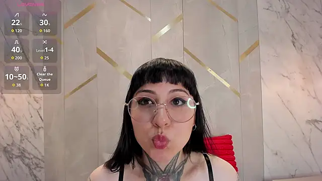 Snapshot of Ravenna666_ chatting on November 16, 1:06 pm Ravenna666 online show from November 16, 1:06 pm