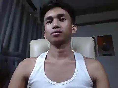 Snapshot of charlie0728 chatting on December 21, 2:57 pm charlie0728 online show from December 21, 2:57 pm