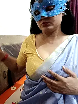 MEERAcle online show from February 21, 7:53 am