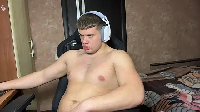 Snapshot of MusclePhantom chatting on April 29, 8:48 pm MusclePhantom online show from April 29, 8:48 pm