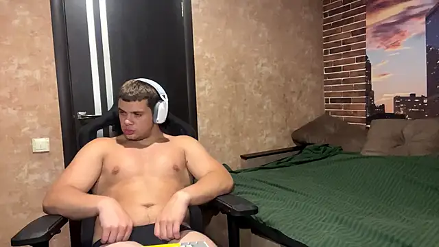 Snapshot of MusclePhantom chatting on June 7, 9:07 pm MusclePhantom online show from June 7, 9:07 pm