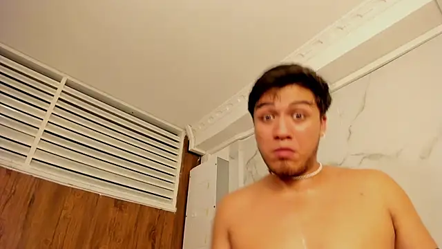 Snapshot of juanmechanic_ chatting on November 15, 10:56 am juanmechanic online show from November 15, 10:56 am