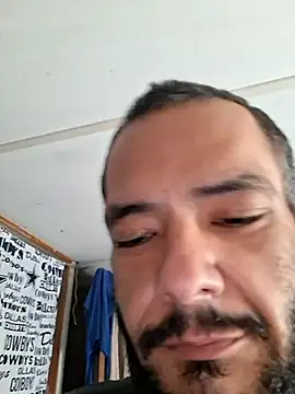 Snapshot of MassedParidae chatting on March 19, 4:55 pm MassedParidae online show from March 19, 4:55 pm