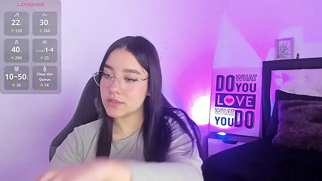 KimGarces online show from September 13, 8:41 pm