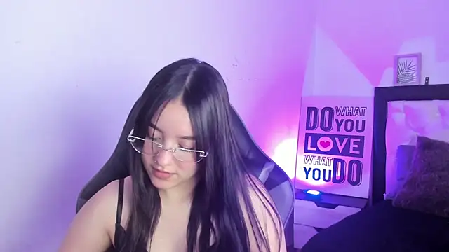 KimGarces online show from September 17, 9:05 pm