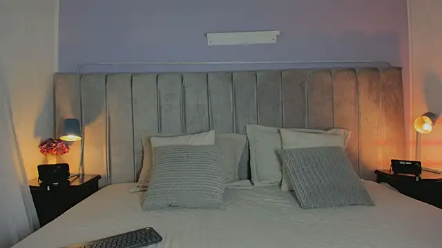 Snapshot of Larra_Scott_ chatting on October 11, 8:07 pm Larra Scott online show from October 11, 8:07 pm